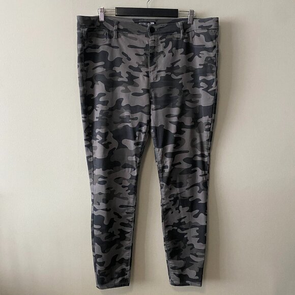 Design Lab Grey Camouflage Print Cotton Blend Skinny Leg Pants - Picture 1 of 12